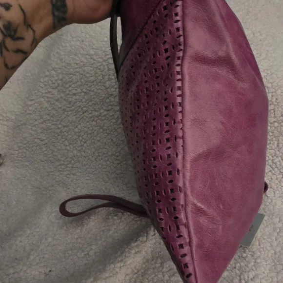 Hobo International Liza Purple Leather Crossbody Bag - Picture 11 of 12